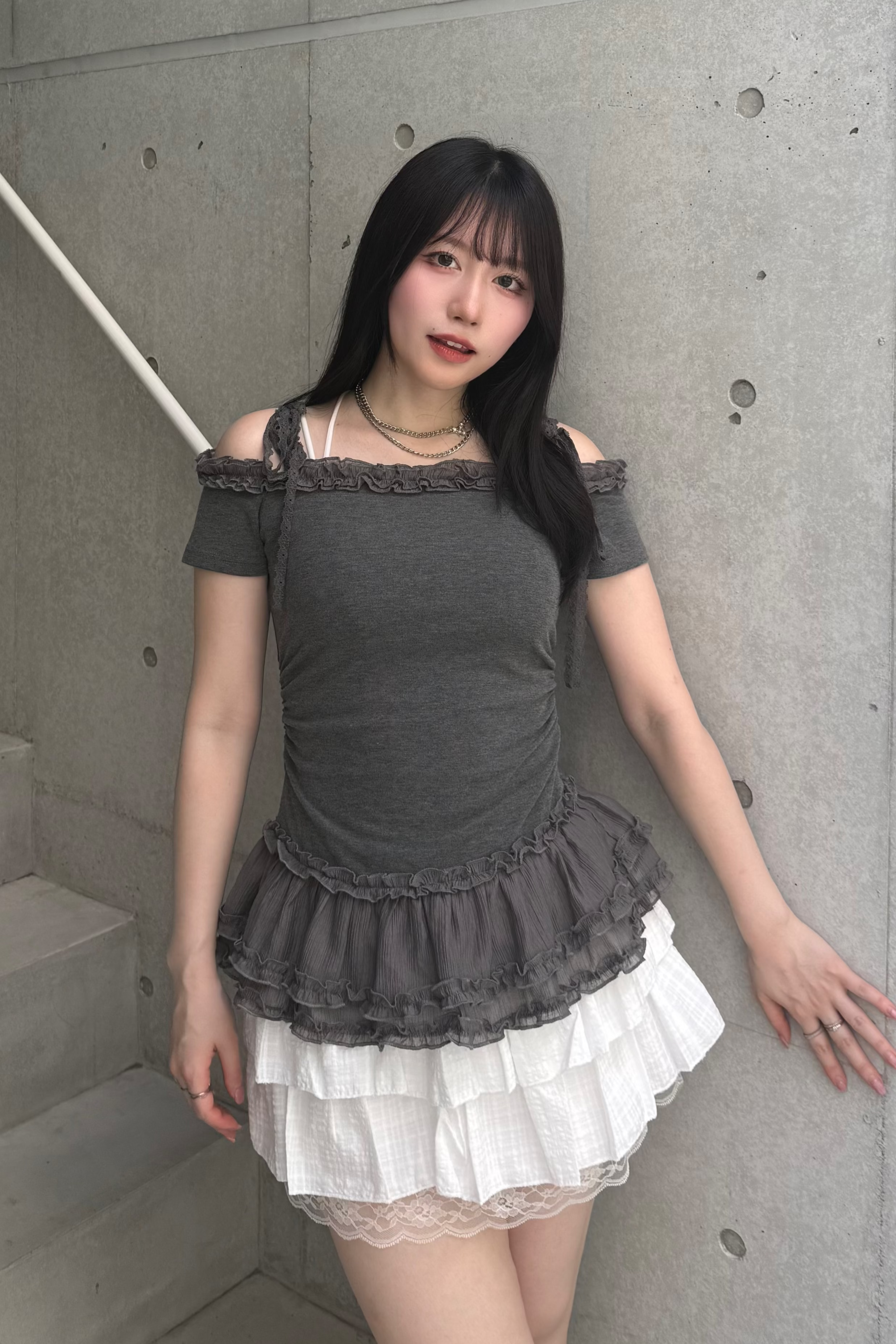 オフショルダーフリルトップス LAE20903