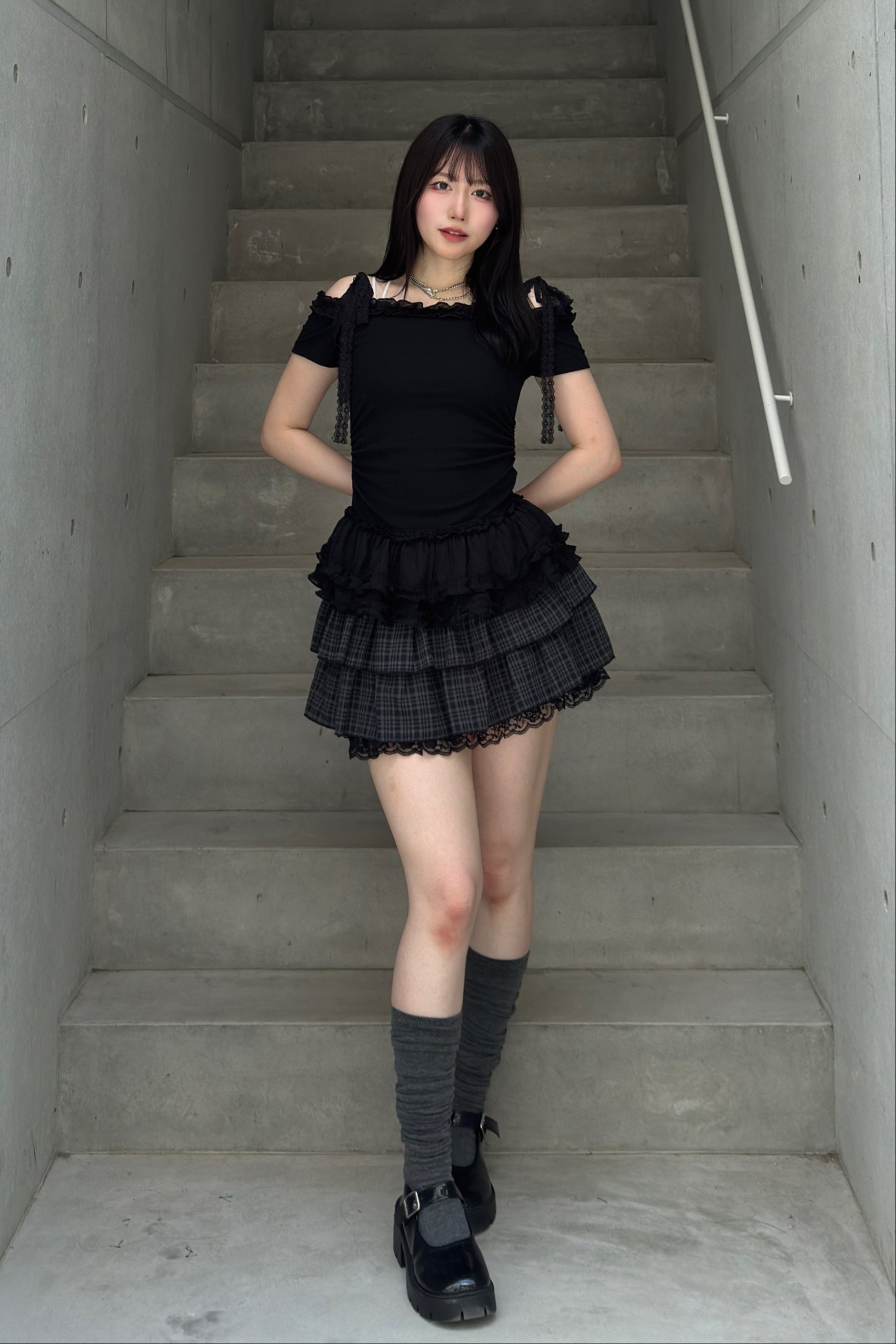 オフショルダーフリルトップス LAE20903