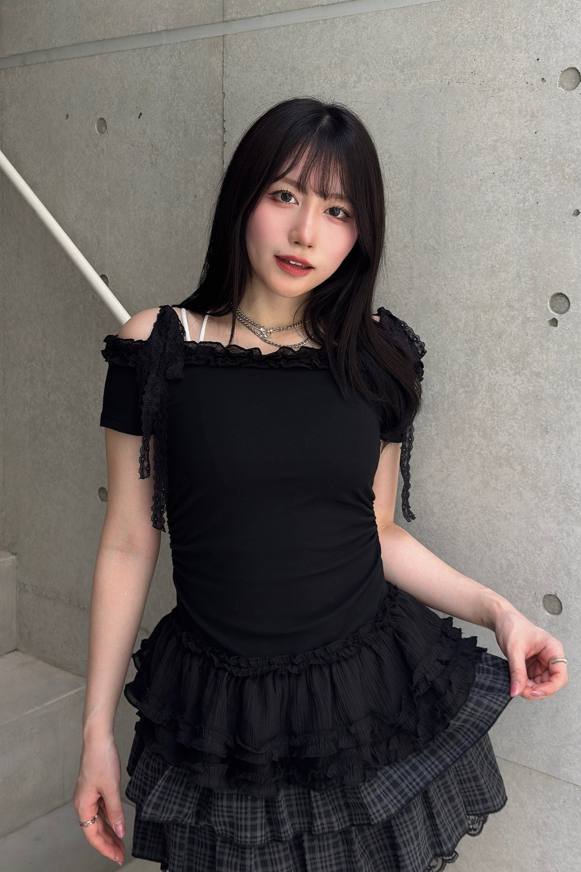 オフショルダーフリルトップス LAE20903