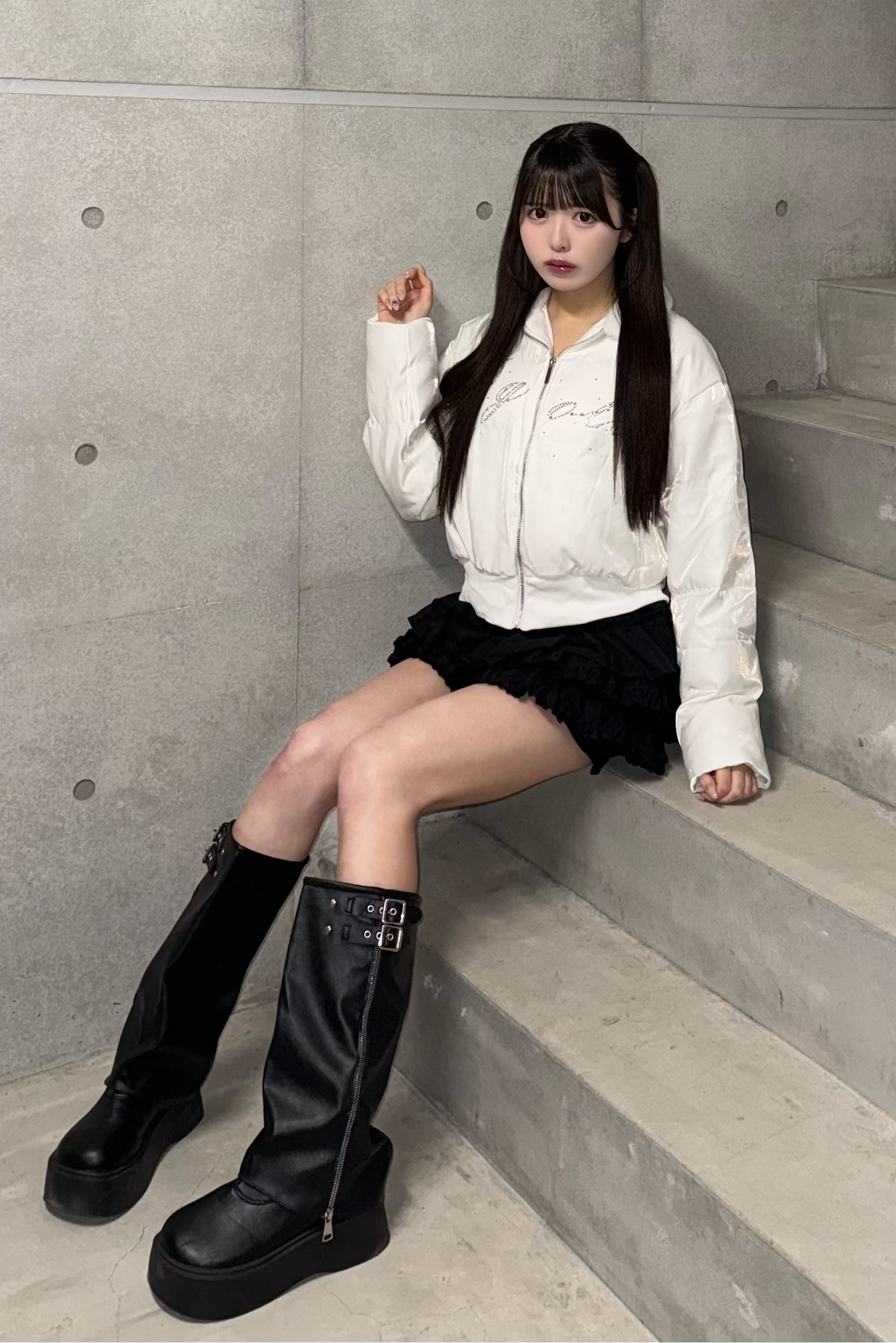 ラインストーンフェイクファーカラージャケット LAE30087