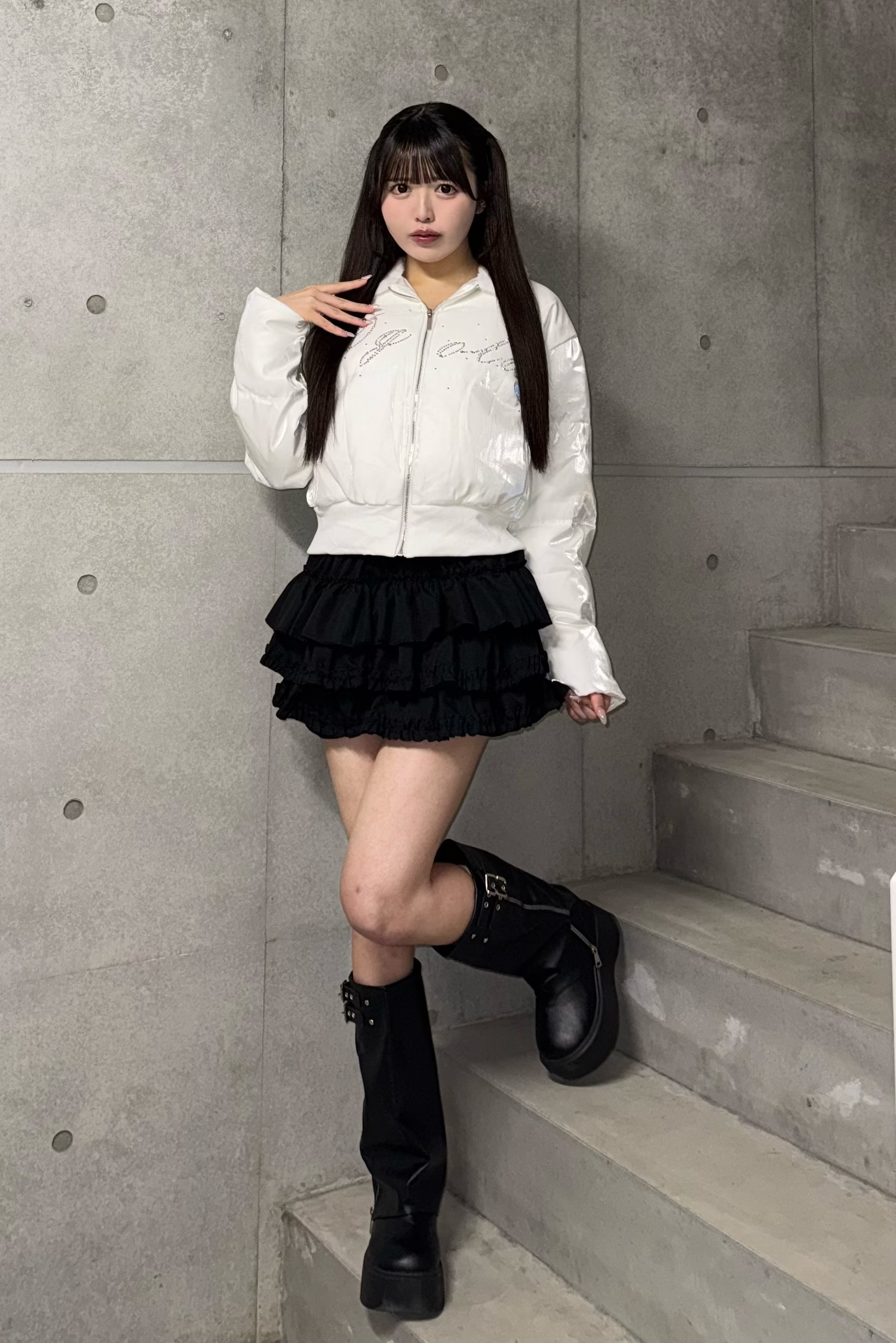 ラインストーンフェイクファーカラージャケット LAE30087